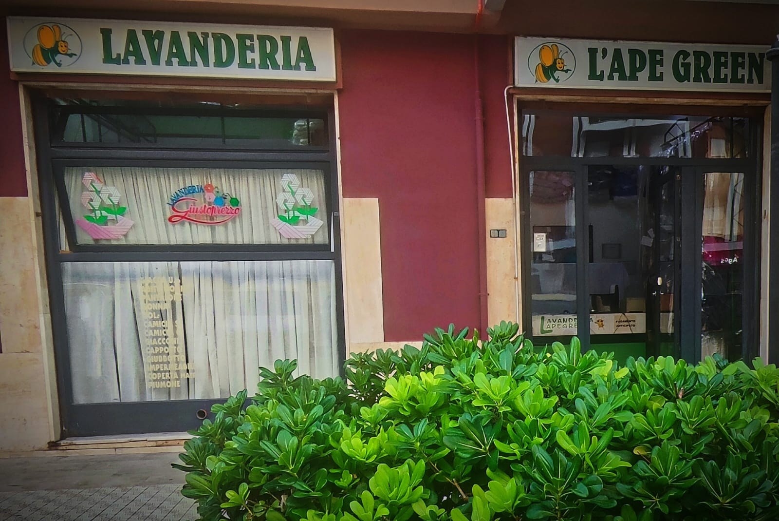 Vetrina di Lavanderia L'ApeGreen a Palermo